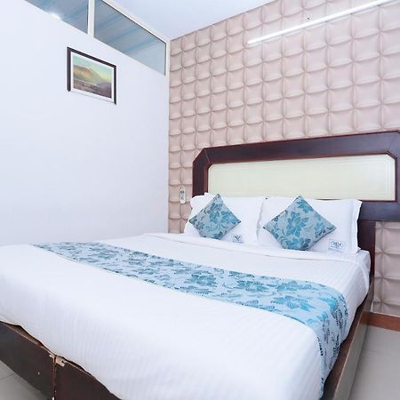 Kodavath Regency Alwaye Exterior foto