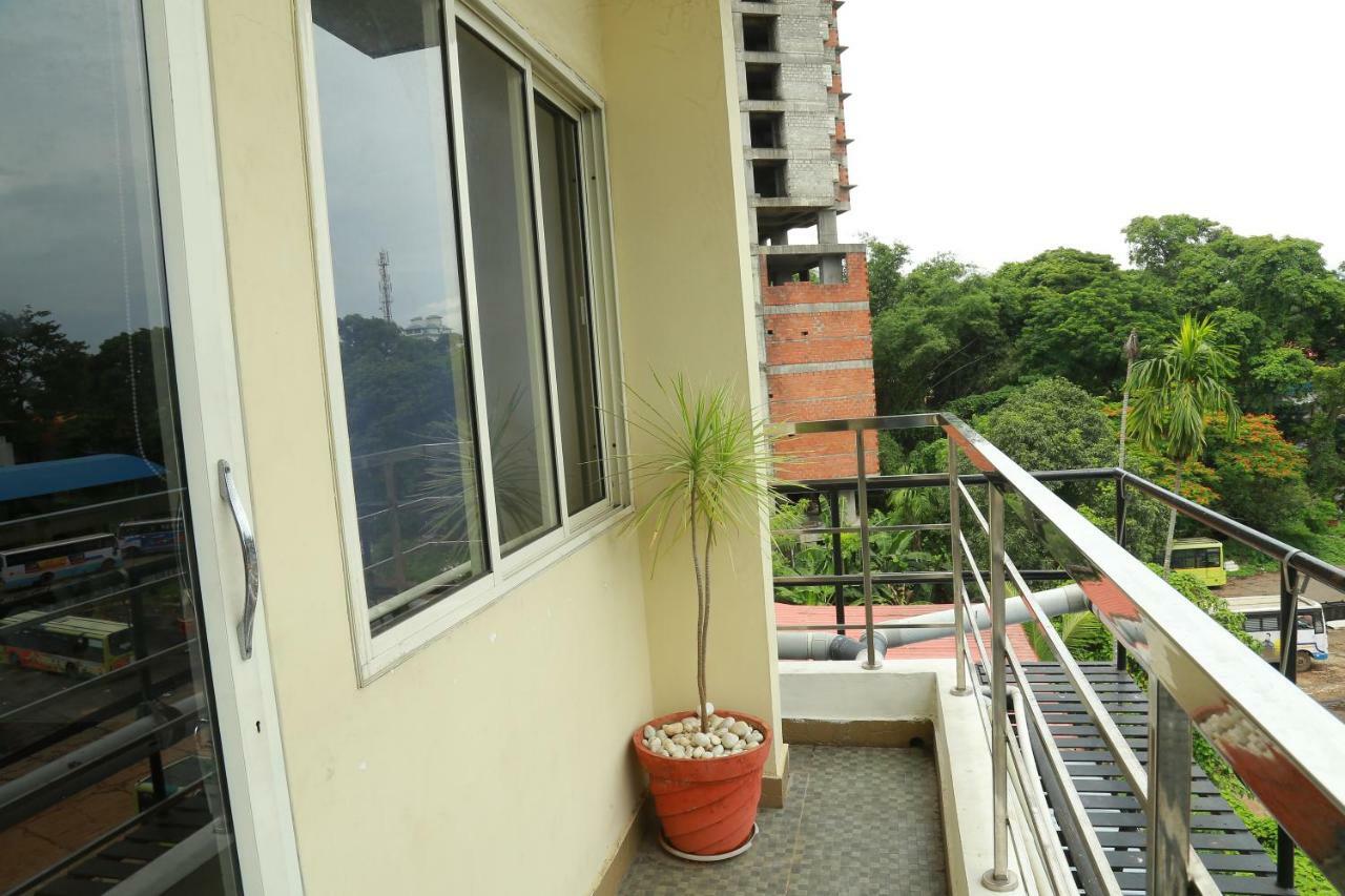 Kodavath Regency Alwaye Exterior foto